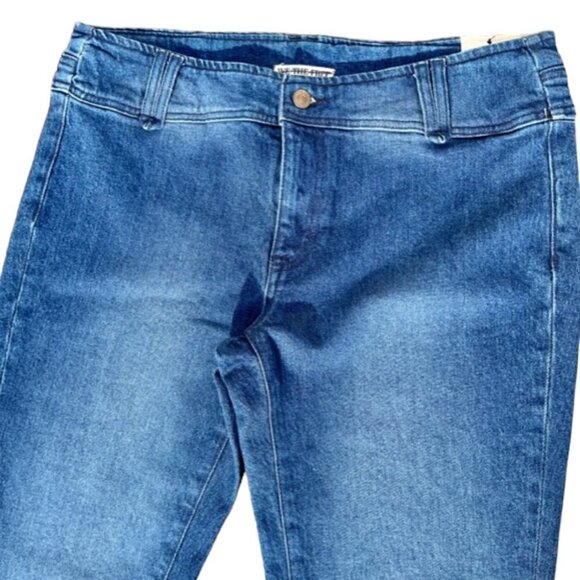 Free People NWT We The Free Emmy Split Hem Blue Boot Cut Jean SIZE 31 - Picture 2 of 15